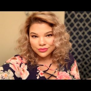 Meet your Posher, Gloria